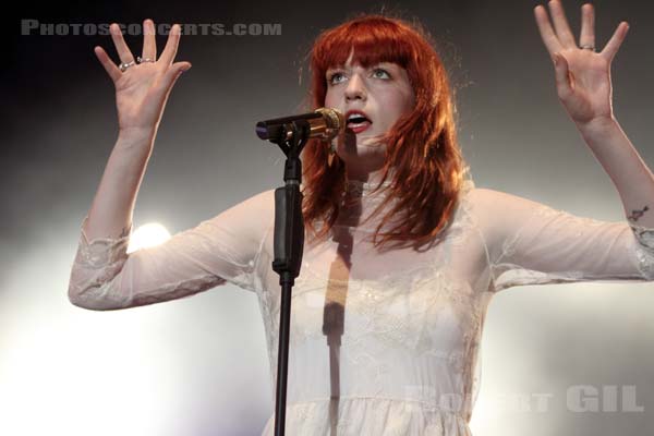 FLORENCE AND THE MACHINE - 2010-06-27 - PARIS - Hippodrome de Longchamp - 
